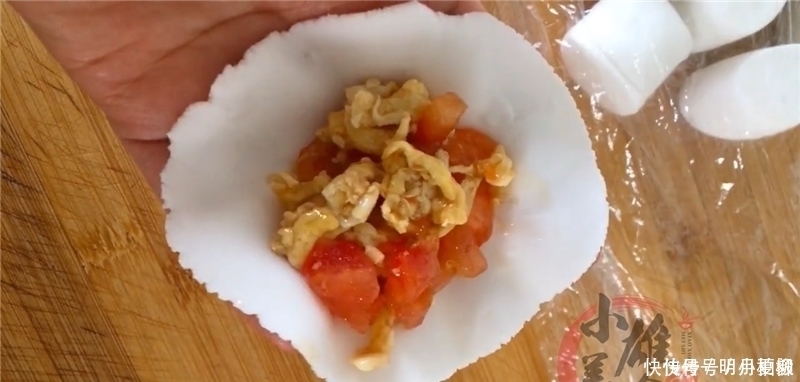  做饺子皮不用面粉,做出来个个“透明”饺子口感最好吃,方法简单