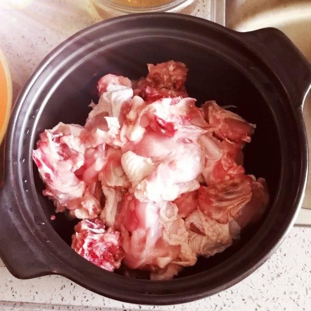 猴头菇鸡汤，营养滋补，鲜美好喝