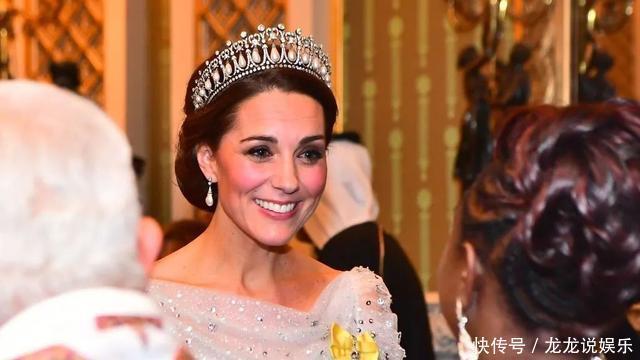 梅根vs凯特从她们戴的珠宝就能看出来，女王更爱的是谁