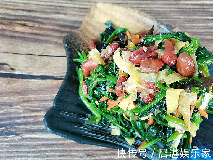 入味|做凉拌菠菜时，直接焯水是大错！多加这1步，菠菜更翠绿，更入味