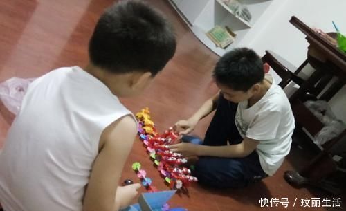 礼物盒|孩子生日礼物收到一个娃娃,拆开吓哭了,有些玩具别送娃