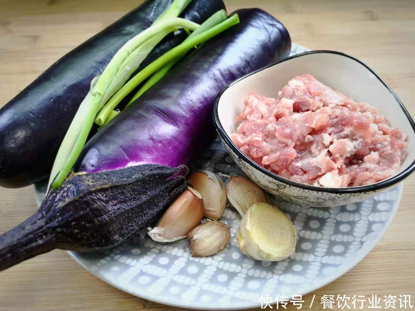 肉末蒸茄子|大热天,儿子最馋这菜,蒸一蒸10分钟出锅,开胃下饭,好吃不贵
