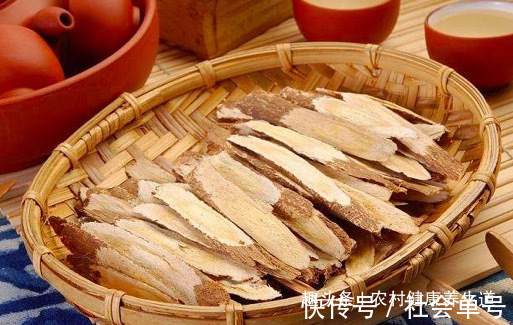 泡水|多喝黄芪水，会改善人的精神面貌到底黄芪泡水喝好不好