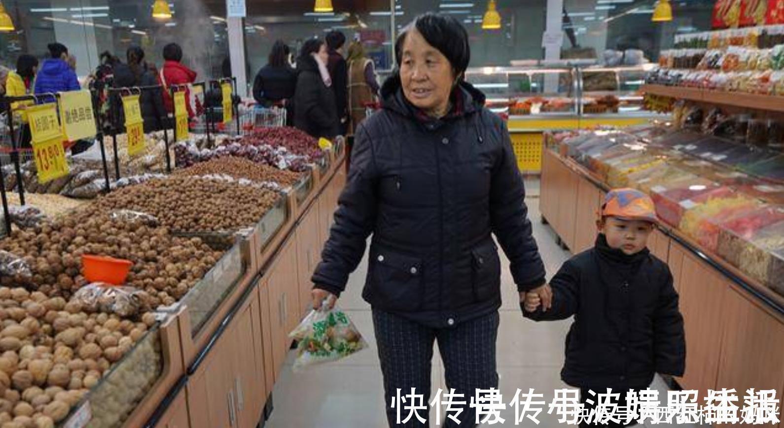 试吃|孙女不停试吃车厘子,导购员怒斥''没教养'',奶奶的回答让人无奈