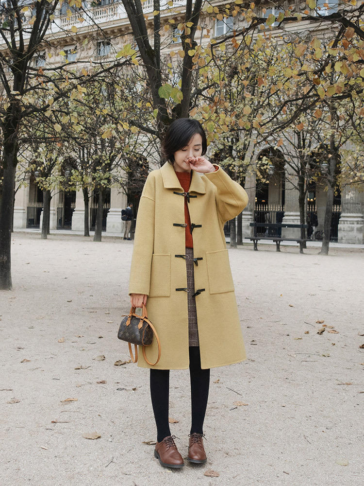 美女|漂亮妹妹都爱穿这3款大衣,不仅时尚大气,还能塑型,打造完美身材!