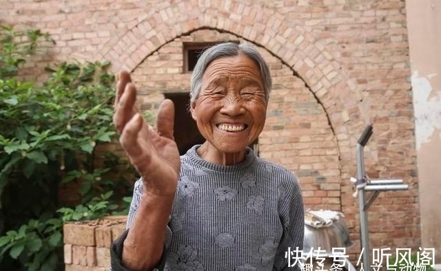 邻居|鸟粪落入8旬老奶奶家中，长出野参树邻居说值10万，到底是真是假