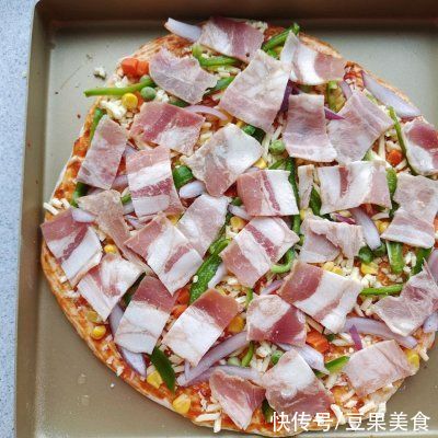 好吃|培根披萨这样做也太好吃了吧！天天吃都不腻