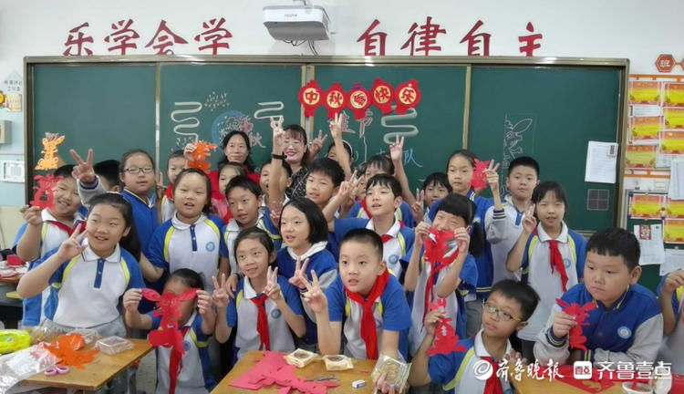 趣课堂！济南一小学的孩子们学剪纸、捏面塑，喜迎中秋节|情报站| 面塑