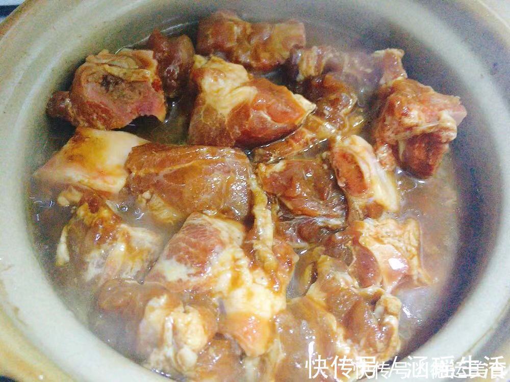 排骨新做法：不用油炒，步骤简单，做出来的排骨连汤汁都下饭！