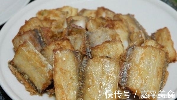煎带鱼一碰就碎?多1步多等15分钟,煎出两面金黄的完整带鱼