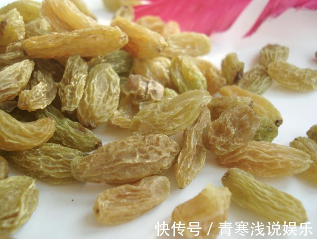 吃葡萄干|吃葡萄干，洗或不洗？清水洗等于白洗，教你一招，快速除去脏东西