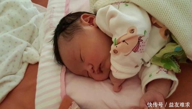 “人之初,心眼多”,科学研究证实,宝宝哭着求抱抱其实有大玄机