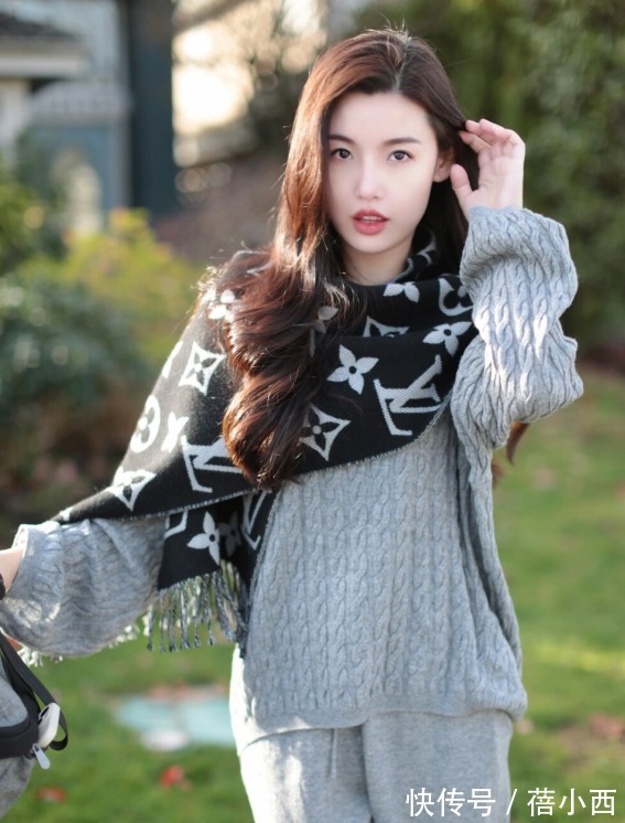 卷发 早春建议多穿“毛衣”,搭配阔腿裤的技巧+思路在这里,显瘦显高