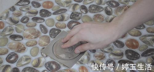 不管下水道有多臭，只需倒一碗它，异味和小飞虫全消失，太实用了