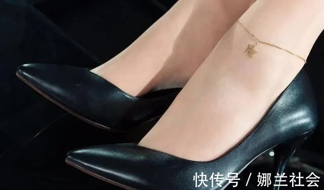气质 细跟高跟鞋能够让你走出美丽的步伐,更有女人味儿