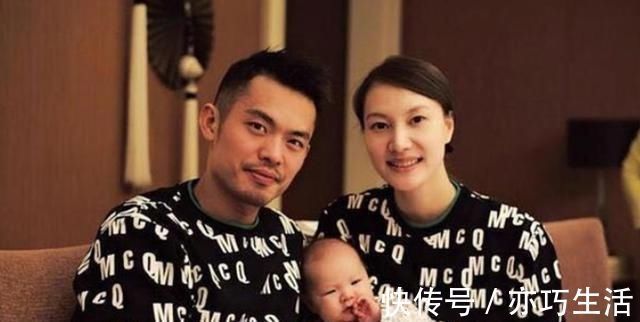 参观林丹一家人住的豪宅，妻子有个专用练舞房，足见林丹有多疼她