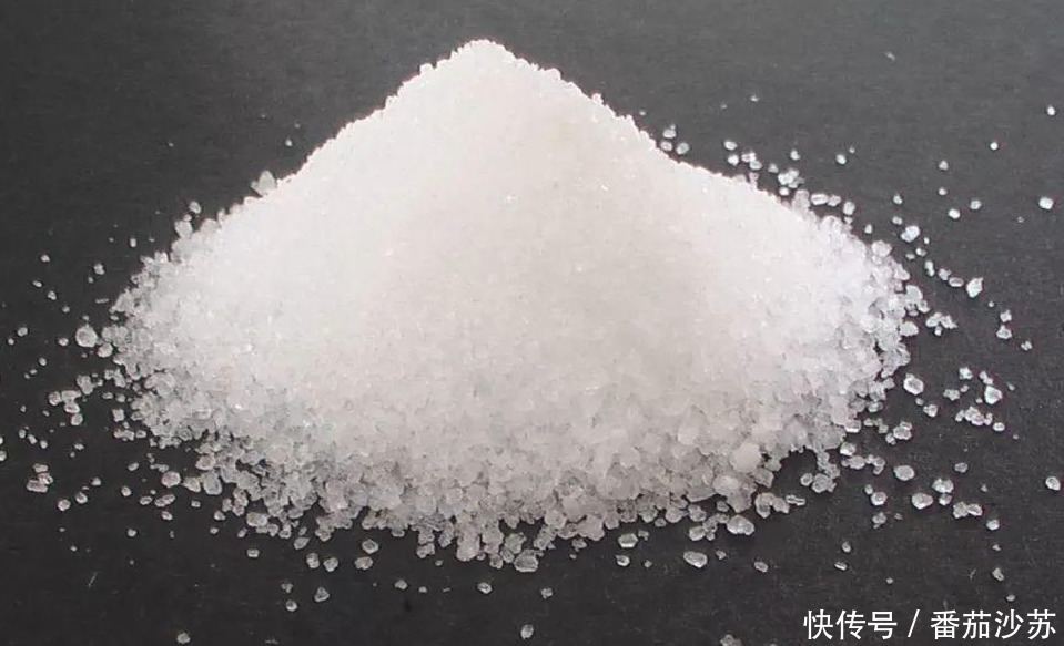 浇灌|用磷酸二氢钾养花,坚持4不施,植物叶不黄、根不烂,呼呼开花