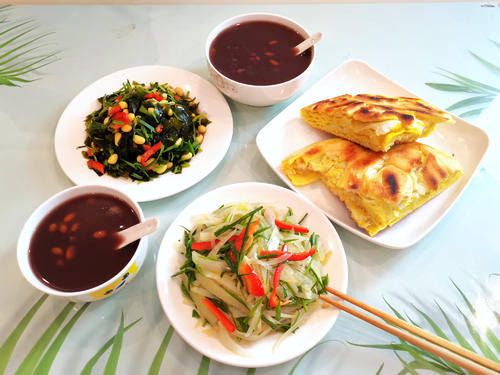 晒两口子的休息天午晚餐，午餐香艳晚餐清爽，一个字：香