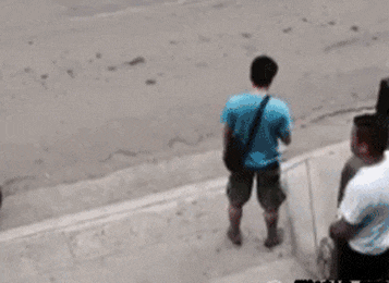 |搞笑GIF:做人还是厚道点比较好吧!怎么可以这样?