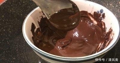 巧克力饼干别再买着吃了,不用水不用油,而且不用烤,在家就能做