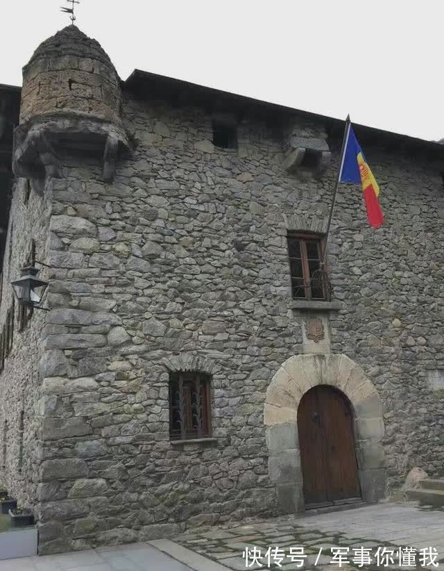 法国|四无国家:无军队、无税收、无大学、无货币