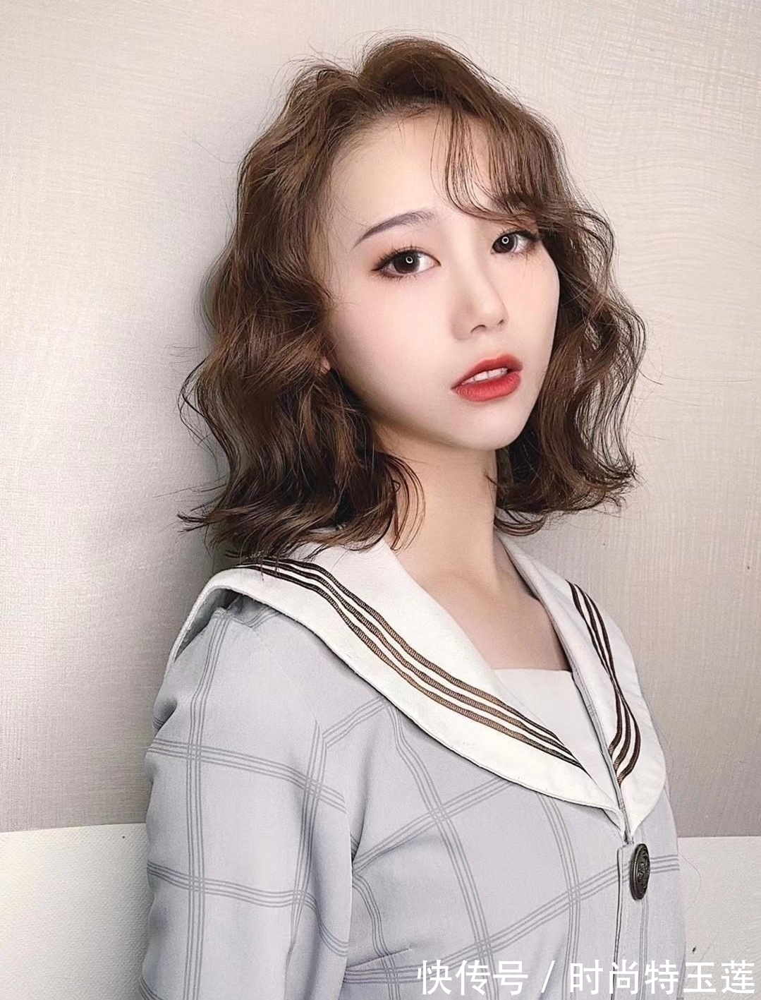 洋气 今年秋冬发型别乱剪,18款洋气烫发送给你,无论胖瘦都适合