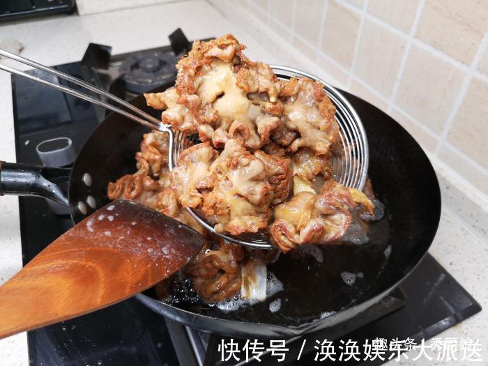 加盐|熬猪油时,只加盐就错了,多加这2样,猪油又白又香,放1年都不坏