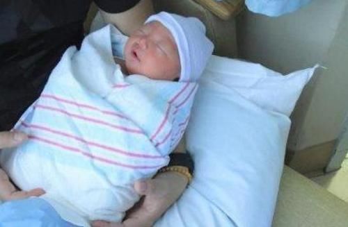 怀孕|“最美女婴”走红,颜值高得像被施过魔法,网友:我愿意等她18年