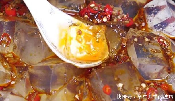 它是“天然骨胶原”,懂吃的视其为宝,可惜好多人把它当垃圾扔了!