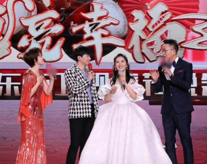 湖南卫视春晚官宣阵容,汇聚了“老中青”三代艺人,何炅独挑大梁