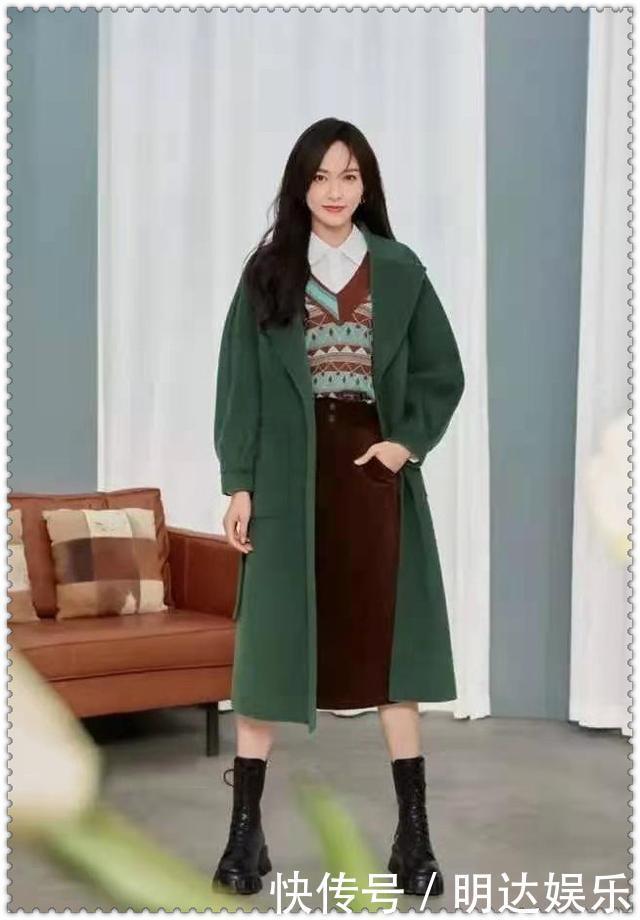 大衣+半身裙,搞定今年秋冬的搭配,选择多种款式风格