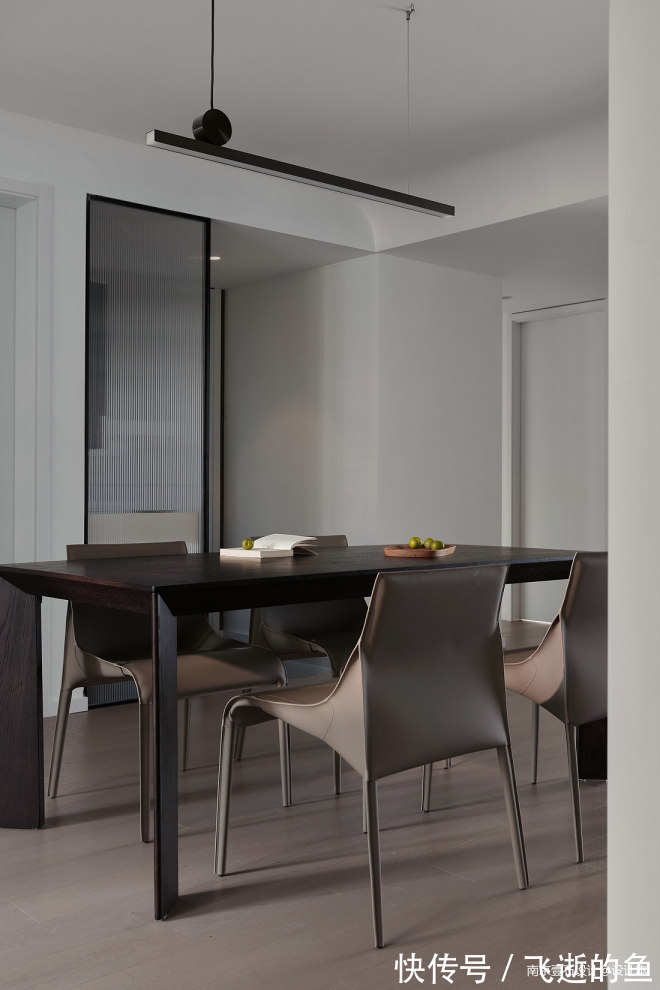 空间|129㎡现代简约风,空间互换优化采光