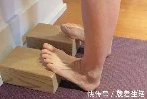 拉伸|4个借助瑜伽砖拉伸小腿的练习,练过的都说小腿瘦了,腿变直了