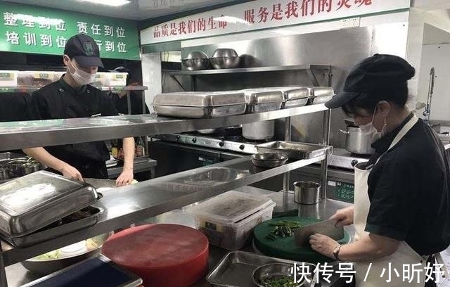 厨师|星级饭店后厨为何炒菜时水龙头一直要开着，看完后：真是涨知识了