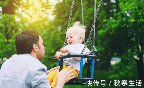 皮肤瘙痒|摇头撞头抓耳朵,宝宝是在传递什么信号?有4点需要先行排查