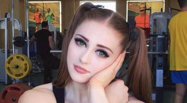 肌肉|世界上最“强壮”的女人,外衣下隐藏肌肉,令很多男人十分羡慕