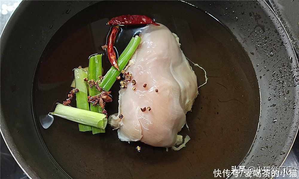 做法|教你不一样的棒棒鸡制作方法，做法简单，成菜咸香微辣，爽口好吃