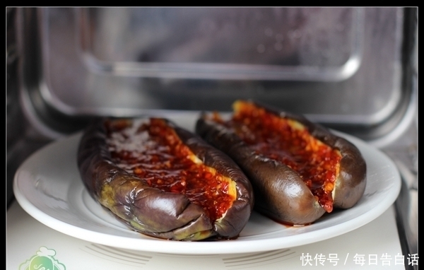 茄子吃了几十年,第一次用微波炉做,又香又软又快,太好吃了!