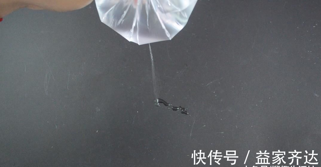 花草|花盆上放一个塑料袋, 没想到还有这个妙用, 看完这招你会感谢我的