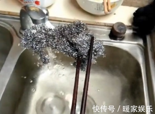 钢丝|钢丝球放在火上烤1分钟,解决了千家万户的难题,学会受用一生!
