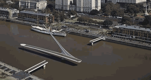 建筑|唯有鬼才,才敢让建筑飞起来!