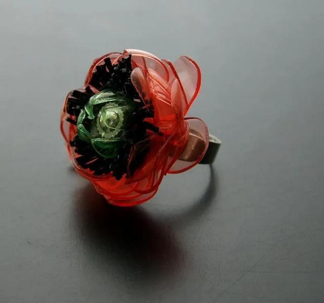 废旧的塑料瓶,不要扔,看手艺人动动手,就能“变身”唯美之作