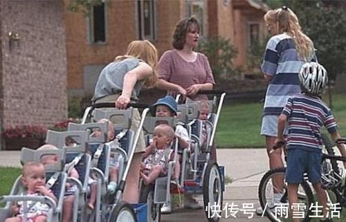 四胞胎|头胎双胞胎女儿,二胎四胞胎儿子,小两口带6个娃逛街太拉风