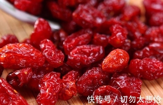 肠胃|女性每天常吃此果干,肠胃好了,皱纹淡了,气血红润,更显年轻了