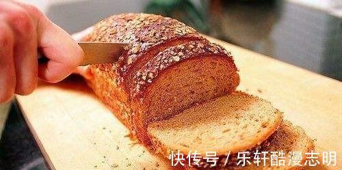 膳食纤维|为什么全麦面包热量那么高，还总是作为减肥食品被推荐呢