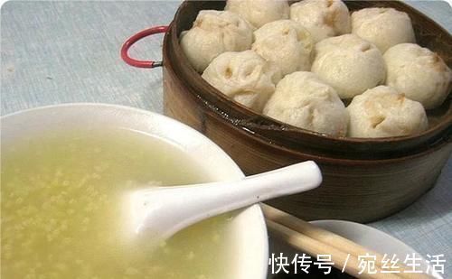 家庭成员们|给娃做早饭被批“糊弄孩子”,宝妈霸气回怼:难道我还得炒俩菜?