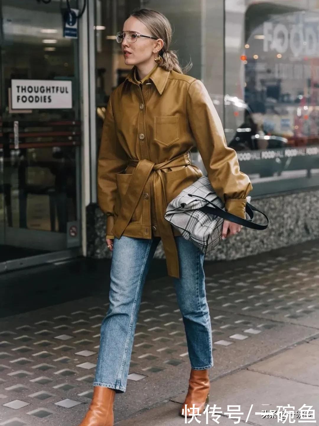 今春爆流行的“薄外套”，有这4件就够！30个穿搭模板，好看