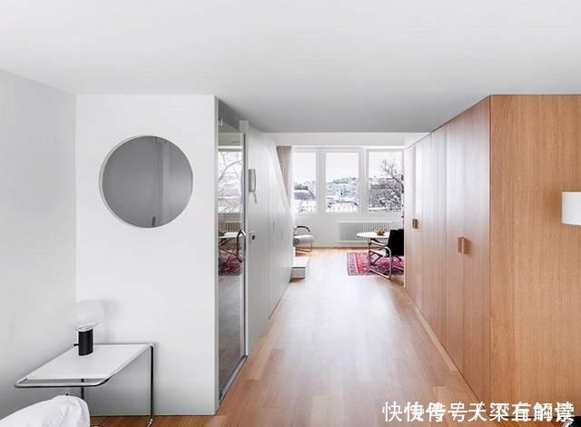 原木色|夫妻33㎡小家改造：厨房装在衣橱里，卫生间圆形玻璃采光，惊艳！