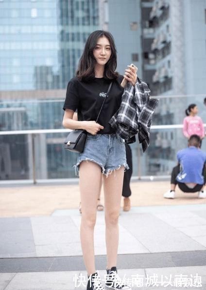 百搭|黑色衬衣搭配牛仔短裤,休闲百搭,层次感丰富