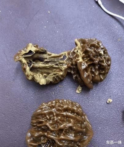 爸爸|“爸爸买的俩核桃,放柜子里坏了都不吃”我偷拿出来砸开,都苦了哈哈哈哈
